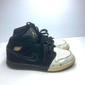 Nike Air Jordan 1 Retro Boys 6Y Black White Metallic Gold Sneakers Basketball